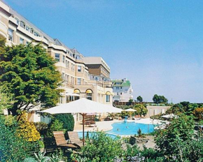 Carlton club apartments